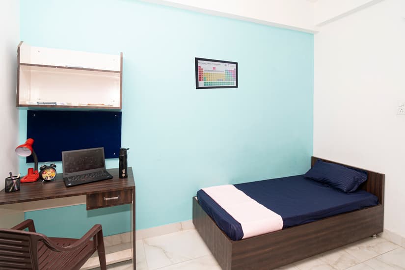 PG and Coliving in Kirti Nagar – The 2026 "Furniture & Fusion" Transit Hub