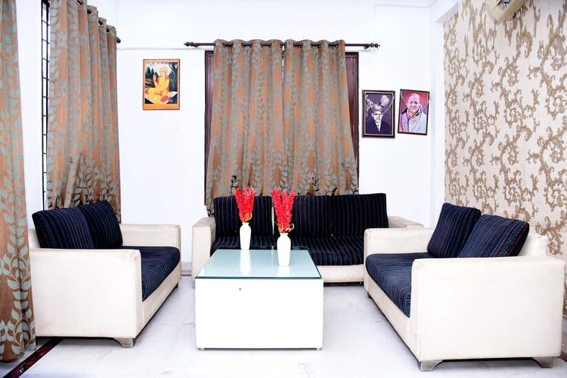 PG and Coliving in Mahim Junction – The "Sovereign Link" of Central Mumbai